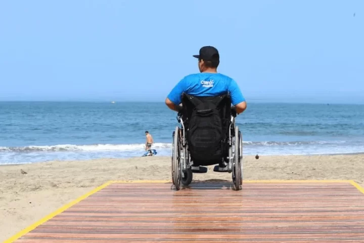 Se inaugura la zona accesible de la Playa de Agua Dulce en Chorrillos.
